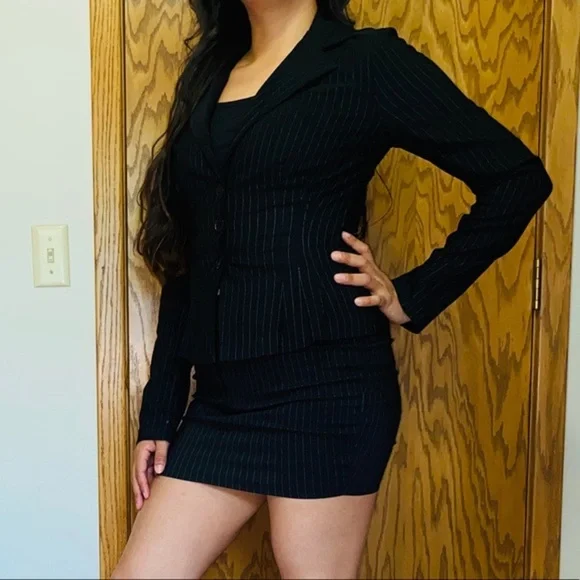 Skirt suit 👠 - Picture 3 of 16